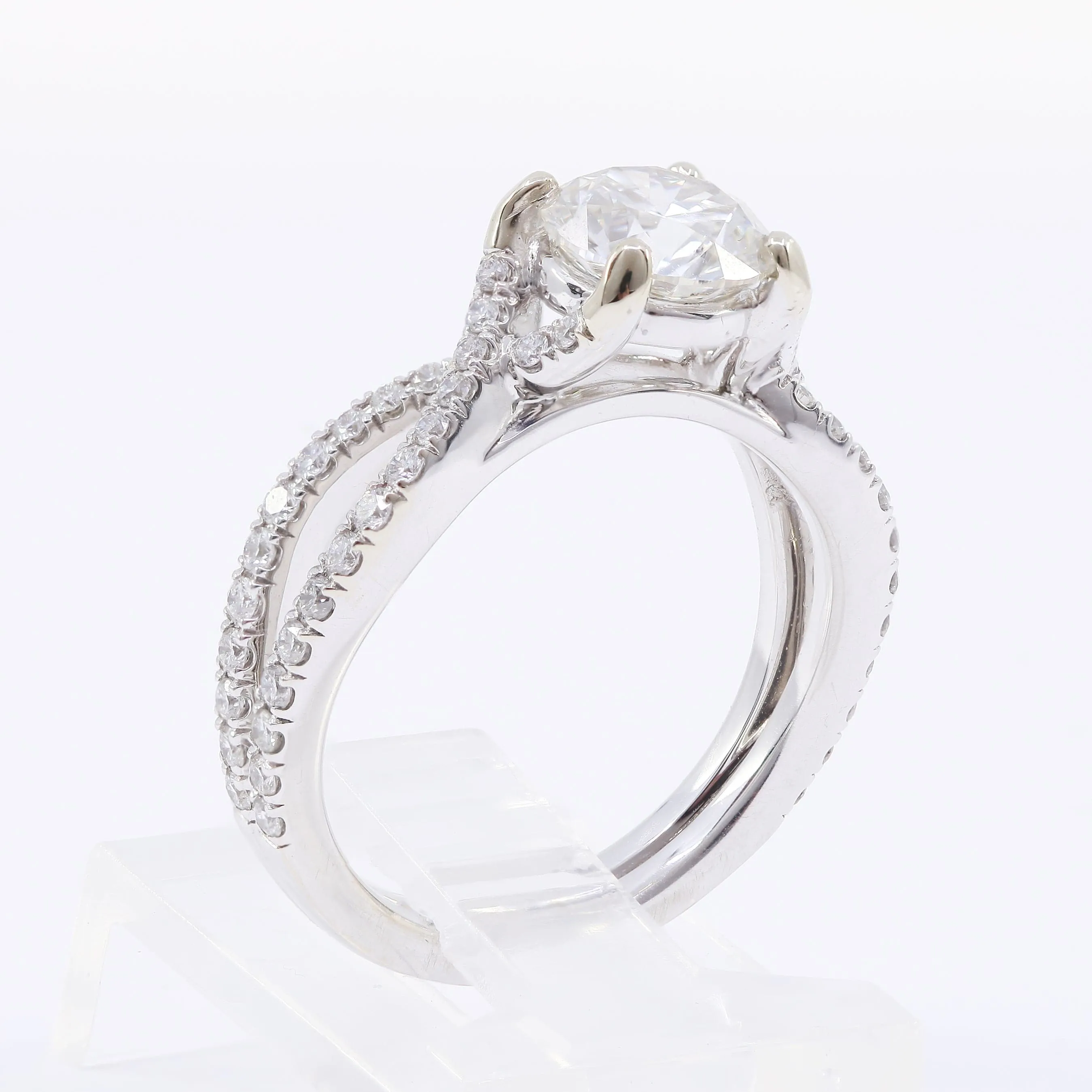 14K WHITE GOLD TWISTED SHOULDER 1.41CT ROUND BRILLIANT DIAMOND ENGAGEMENT RING WITH ACCENTS 0.46CTW