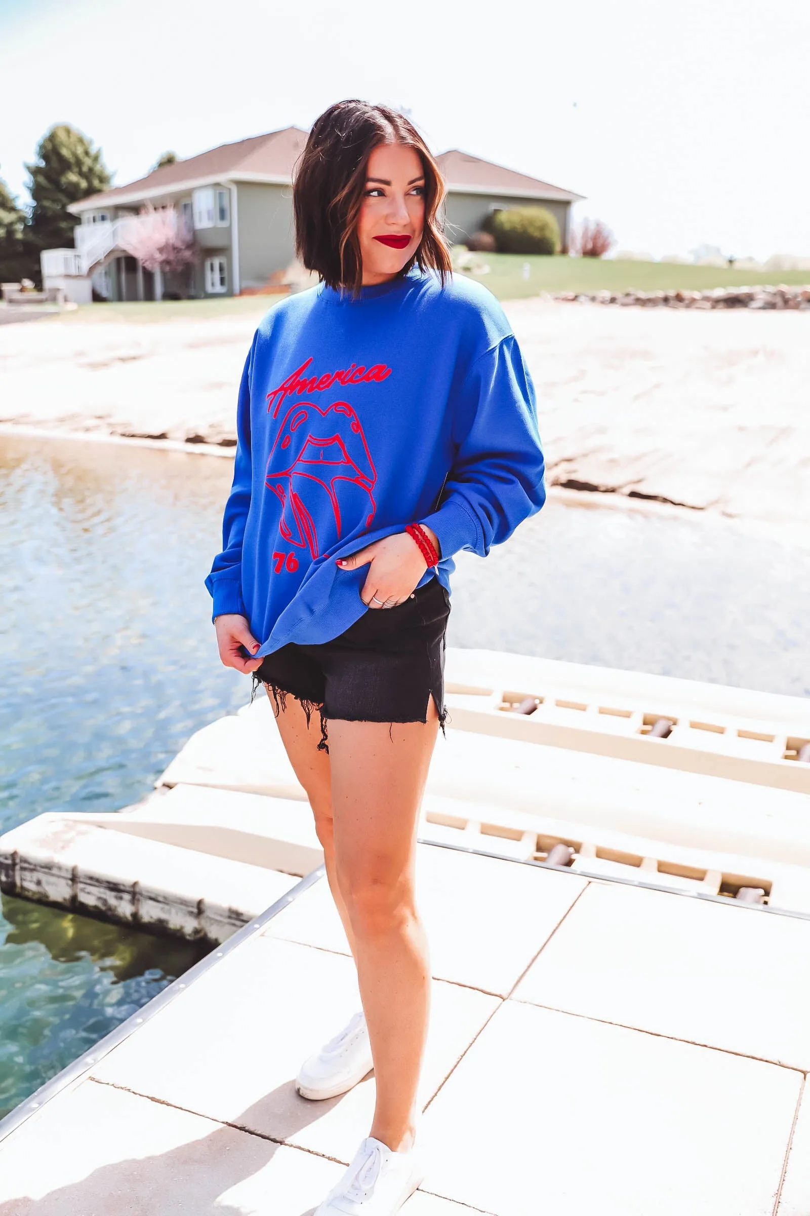 America Lips Crewneck