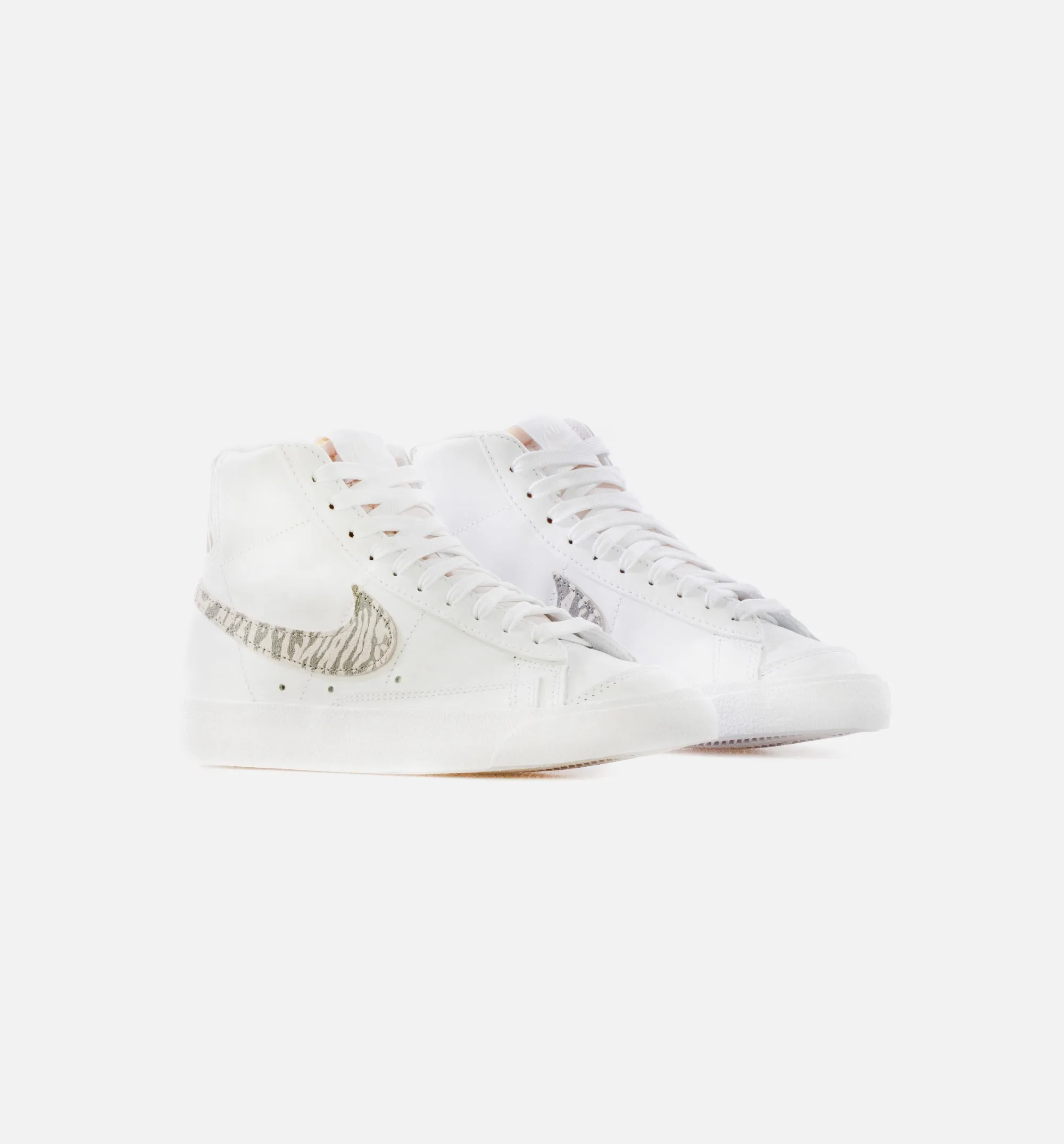 Blazer Mid '77 SE Womens Lifestyle Shoe - White/Particle Grey/Black/Summit White