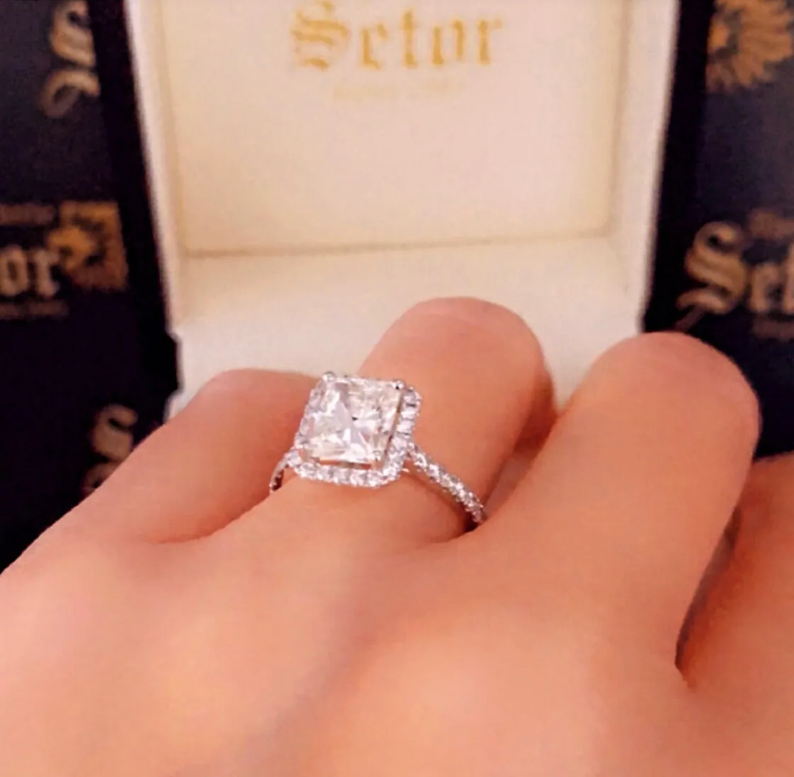 Diamond engagement ring