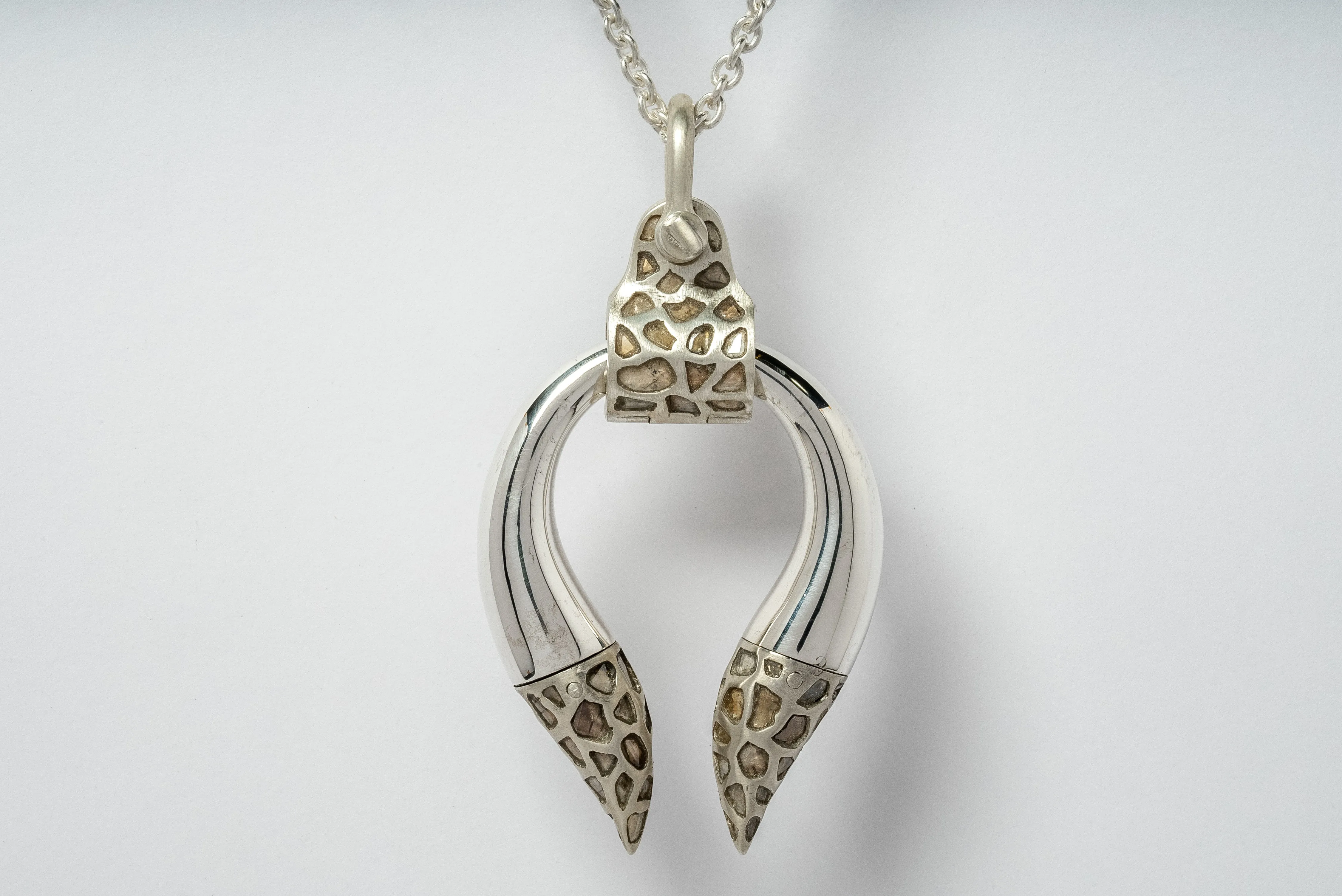 Hathor Necklace (Medium, Mega Pavé, MA PA DIA)